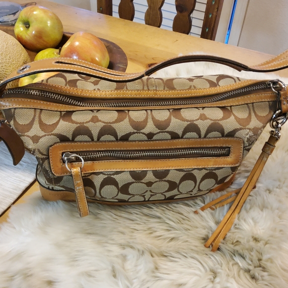 Coach Handbags - Coach 9363 East West Demi Baguette Gently Used Condition